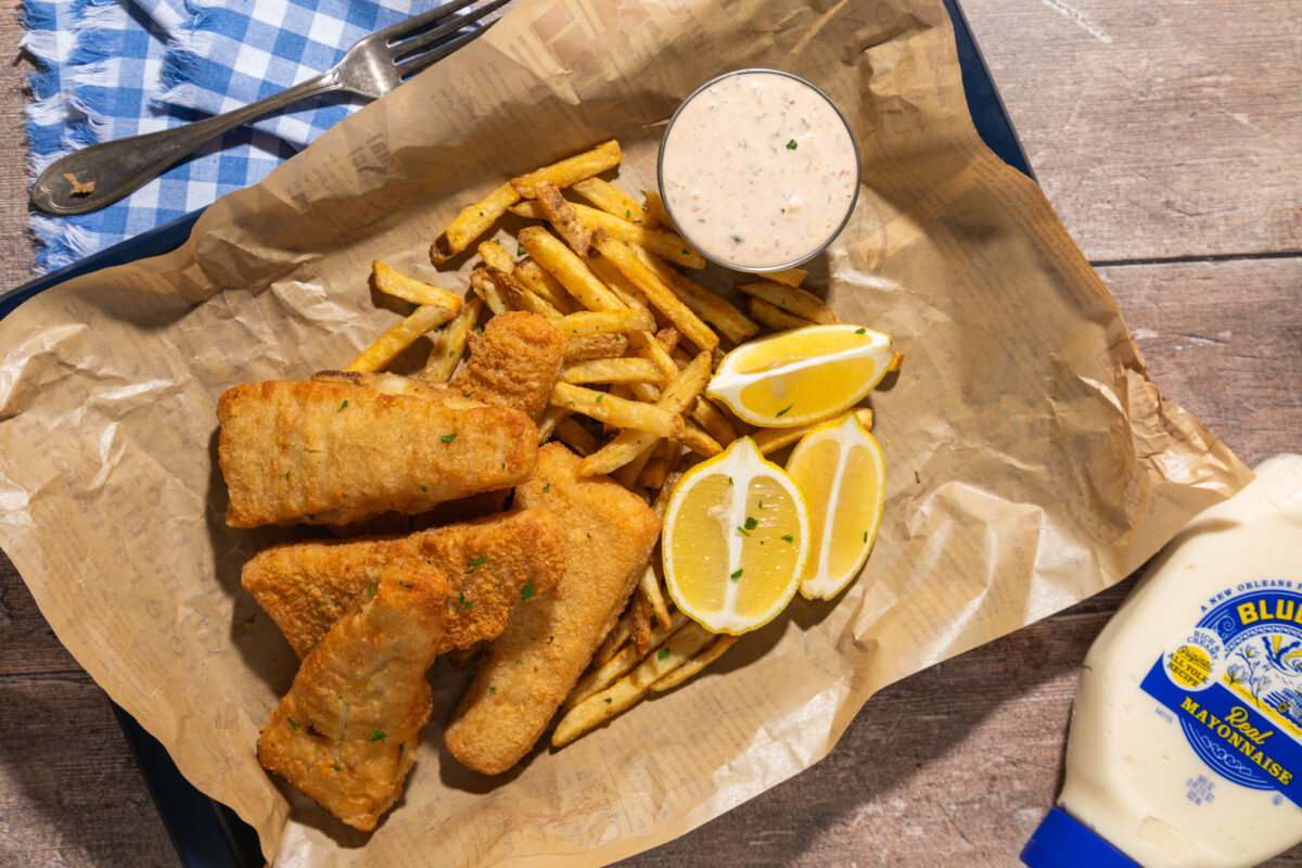 Fried fish and remoulade sauce
